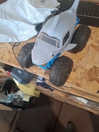 Monster Jam Megalodon Storm RC amfibius monster truck 1:15 méretarány, szárazföldön és vízen is — törött előlap (állapot: lásd a 2. képet) 2