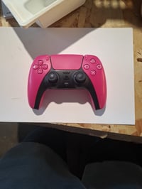 Bezdrôtový ovládač Sony DualSense vo farbe Nova Pink pre PlayStation — Obe páčky (ľavá aj pravá) driftujú (stav: viď 2. obrázok) 3