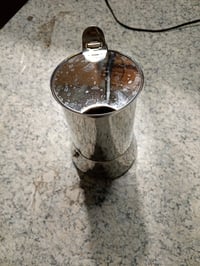 Cafetieră Bialetti Venus Induction din oțel inoxidabil, 6 cești, 235 ml, compatibilă cu inducție și toate tipurile de plită, argintiu, utilizată 2