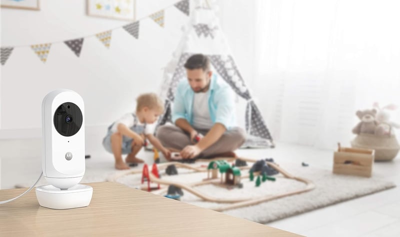 Motorola VM44 Connect WiFi Bébiőr Kamerával - 4,3" HD Kijelző, Éjjellátó, Altatódalok, Hőmérsékletfigyelés, Okostelefonos Applikáció - Fehér