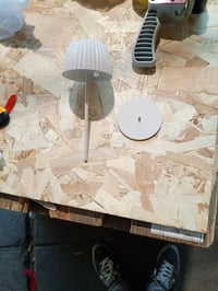 BRILONER Riffle Mini LED stolná lampa, batériová, dotykové stmievanie — nefunkčná, na náhradné diely: Lampa nefunguje (stav: pozri 2. obrázok) 2