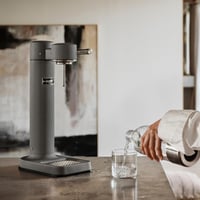 Aparat na perlivú vodu Aarke Carbonator 3, prémiová nehrdzavejúca oceľ, vrátane fľaše Aarke, matná sivá 2