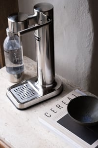 Aarke Carbonator 3 aparatom za gaziranje vode od nehrđajućeg čelika s 2x1L PET bocom bez BPA, kompatibilan sa 60L CO2 cilindrom 3