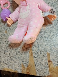 Păpușă interactivă nou-născută Cry Babies Newborn Coney Deluxe cu brățară electronică, lacrimi reale și accesorii, pentru copii de la 18 luni 3