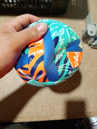 Neoprénová minivolejbalová lopta Schildkröt, veľkosť 2, priemer 15 cm, protišmykový textilný povrch, odolná voči slanej vode, vhodná pre deti, používaná 2