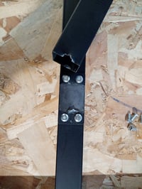 Birou pentru laptop reglabil pe înălțime Relaxdays cu roți — defect, funcționează parțial: suport rupt, blat uzat (stare: vezi poza 2) 2