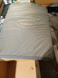 Pat ortopedic pentru câini Favodormir pentru câini de talie mare 134x91 cm cu husă din piele ecologică impermeabilă, saltea gri pentru câini pentru utilizare în interior și exterior 3