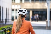 Cyklistická prilba ABUS Aduro 3.0 – Športová mestská prilba pre mužov a ženy, biela, veľkosť L 8
