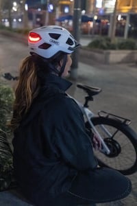 Cască de ciclism ABUS Aduro 3.0 LED cu lumină spate - Cască sport urbană pentru bărbați și femei - mărimea L (58-62 cm), albă 5
