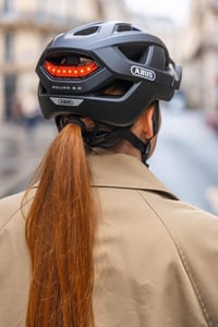 Cască de ciclism ABUS Aduro 3.0 LED cu lumină spate - Cască sport urbană pentru bărbați și femei - mărimea L (58-62 cm), albă 6