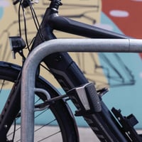 Skladací zámok na bicykel ABUS Bordo One 6500A s alarmom – odomykanie smartfónom a inteligentnými hodinkami – s držiakom – bezpečnostná úroveň 15 6