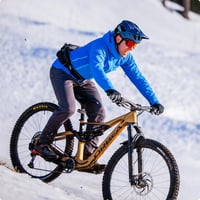Cyklistická prilba na horský bicykel ABUS Cliffhanger pre mužov a ženy, s veľkými vetracími otvormi a systémom popruhov TriVider, na horskú cyklistiku 54 – 58 cm 5