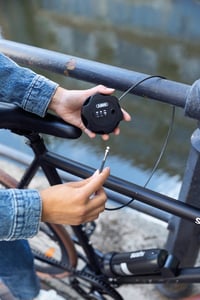 Káblový zámok s kódom ABUS Combiflex Adventure – Na zabezpečenie lyží, kočíkov, elektrokolobežiek a kolobežiek – 75 cm oceľové lanko – Čierny 2