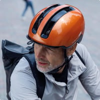 Mestská cyklistická prilba ABUS HUD-Y s magnetickým LED zadným svetlom – oranžová – veľkosť M 2