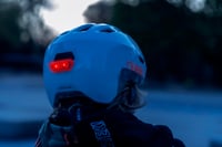 ABUS LED zadné svetlo na detskú prilbu – kompatibilné s modelmi Smiley 3.0 a Skurb Kid, vrátane batérií, príslušenstvo k cyklistickej prilbe 2