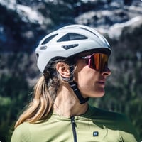 Cyklistická prilba ABUS Macator – Športová cestná prilba pre začiatočníkov – Strieborná, veľkosť M – Vhodná aj pre vrkoče – Pre mužov a ženy 6
