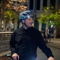 ABUS Pedelec 2.0 ACE városi kerékpáros sisak hátsó lámpával és napellenzővel - sötétszürke - L-es méret 7