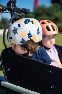 Detská cyklistická prilba ABUS Skurb Kid – veľkosť M (50–55 cm) – lesklá zelená, s priestorom na vrkoč, pre dievčatá aj chlapcov 6