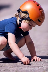 Detská cyklistická prilba ABUS Skurb Kid v štýle skater – lesklá čierna – veľkosť S 2