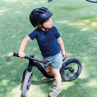 Detská cyklistická prilba ABUS Smiley 3.0 s hlbokým strihom a priestorom na vrkoč, pre dievčatá a chlapcov, so vzorom zeleného robota, veľkosť S 5