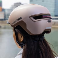 ABUS Urban Helmet HUD-Y mágneses LED hátsó lámpával és záródással - L (57 - 61 cm), Beige (champagne gold) 6