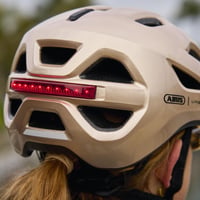 Mestská cyklistická prilba ABUS Urban-I 4.0, veľkosť S, béžová – s nabíjateľným zadným svetlom, magnetickou prackou, otvorom na vrkoč, pre ženy aj mužov 9