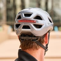 ABUS Urban-I 4.0 városi kerékpáros sisak, tölthető hátsó fénnyel, mágneses zárral - ezüst - L-es méret 10