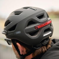 ABUS Urban-I 4.0 városi kerékpáros sisak, tölthető hátsó fénnyel, mágneses zárral - fekete - L-es méret 8