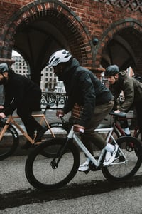 Cyklistická prilba ABUS WingBack – na šport i na každý deň, pre dospelých a mládež – strieborná, veľkosť S (51 – 55 cm) 9