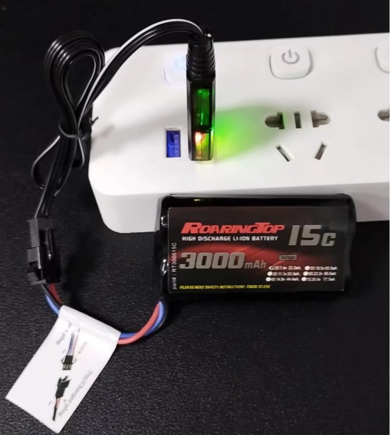 RoaringTop 7.4V 3000mAh RC autó akkumulátor - Kompatibilis DE43, DE60 modellekkel