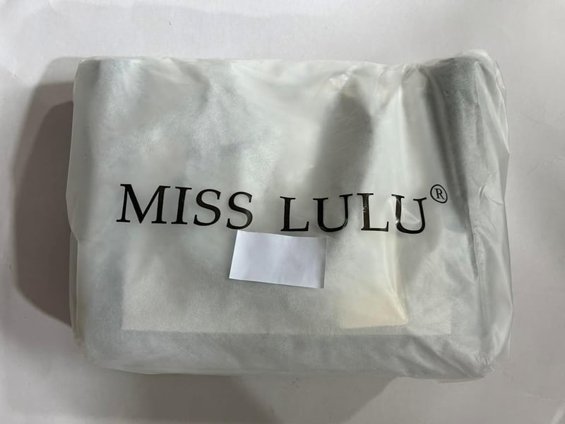 Miss Lulu V-alakú női válltáska műbőrből, levehető pánttal