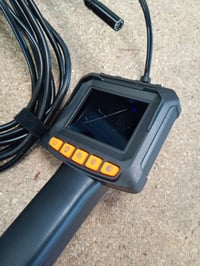 Cameră endoscopică Qimic 1080P HD, 8 LED-uri, ecran IPS de 2,4 inchi, IP67, zoom 2x, 5m — pe ecran există o zgârietură de 3 cm (stare: vezi a doua fotografie) 2