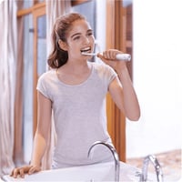 Oral-B Teen elektromos fogkefe, fogszabályzóhoz, Bluetooth-os, fehér 8