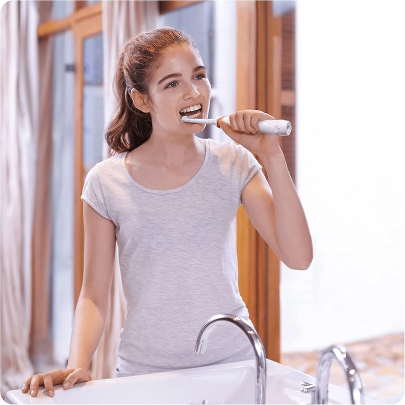 Oral-B Teen elektromos fogkefe, fogszabályzóhoz, Bluetooth-os, fehér