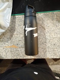 SIGG Shield ONE rozsdamentes acél ivópalack szénsavas italokhoz, fekete, 1 L - karcos, matricamaradványos külső (állapot: lásd a 2. képet) 2