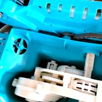 Robot automat pentru curățarea piscinei Intex ZX300 – Pentru curățarea fundului și a pereților – Crăpat — Crăpat la nivelul dispozitivului de fixare a filtrului inferior (stare: vezi a 2-a poză) 2