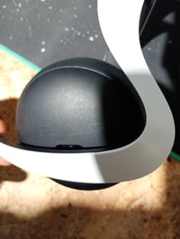 Bezdrôtové herné slúchadlá PlayStation Pulse Elite pre PS5 s prenosným puzdrom, čierno-biele prevedenie 3