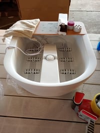 Beurer FB 65 Wellness kúpeľ nôh s bublinkovou a vibračnou masážou, ohrevom vody, pedikúrovými nadstavcami, drevený dizajn, 46x40x19 cm 2