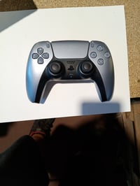 Bezdrôtový ovládač Sony PlayStation DualSense PS5 Sterling — chybný, na súčiastky: ovládač je v skrate (stav: pozri 2. obrázok) 3