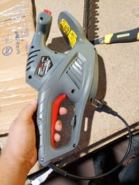 Elektrické nožnice na živý plot POWERPLUS POWEG40100 550 W, 560 mm lišta, 16 mm rozostup zubov, záhradné nožnice — silne opotrebované (stav: pozri 2. obrázok) 3