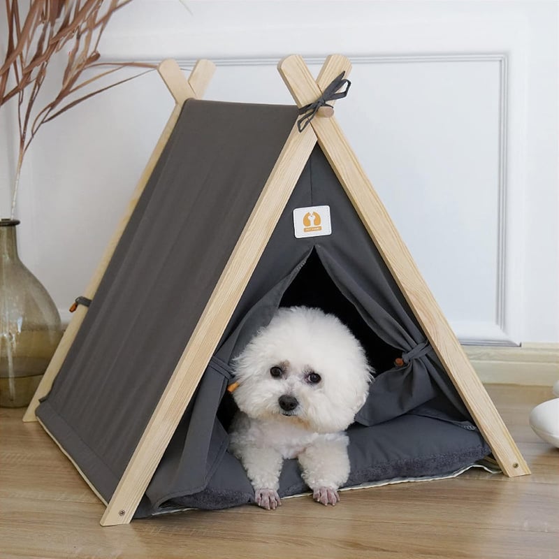 Összecsukható Tipi Sátor Kutyáknak és Macskáknak - Mosható Fekhellyel és Bambusz Szőnyeggel (63x56.5x61cm)