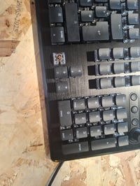 Mechanická RGB klávesnica Turtle Beach Vulcan II Tactile — Chýba jeden kláves a medzi klávesmi sú vlasy (stav: pozri 2. obrázok) 6