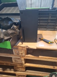 Herná konzola Microsoft Xbox Series X 1TB čierna, repasovaná súprava ovládača a konzoly s drobnými škrabancami pri HDMI porte 5