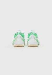 adidas Performance D.O.N. ISSUE 6 unisex edzőcipő fehér/zöld/kék - 35.5 3
