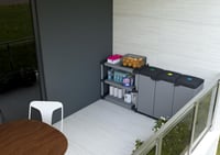 Modulárna skriňa na separovaný odpad Adventa Tris, 3 priehradky, pre vrecia s objemom 80 – 110 l, do interiéru aj exteriéru, 102x38x87 cm, sivá 6