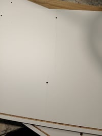 Komoda Inter Link Westphalen s 3 zásuvkami, biela, z melamínovej drevotriesky, so zapustenými úchytkami — prasknutý bočný panel (stav: pozri 2. obrázok) 2