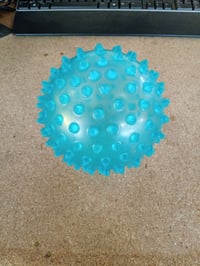 LUDI Minge de Masaj Senzorială Albastră pentru Bebeluși – Jucărie de Dezvoltare Moale cu Țepi de la 6 Luni – Motricitate și Coordonare – Lavabilă – Ø 20 cm 2