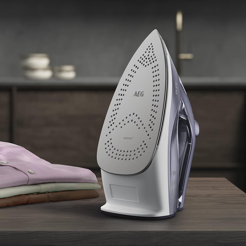 AEG 2400W Gőzölős Vasaló 160g Gőzlökés Önmegtisztító Funkció Kék-Fehér