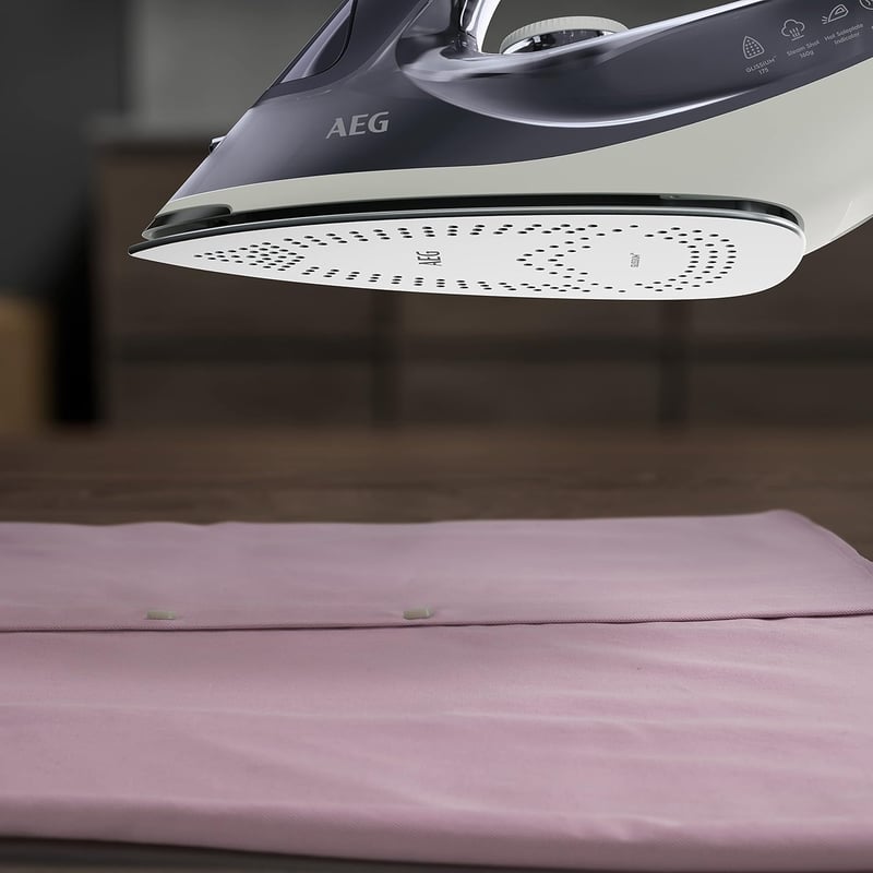 AEG 2400W Gőzölős Vasaló 160g Gőzlökés Önmegtisztító Funkció Kék-Fehér