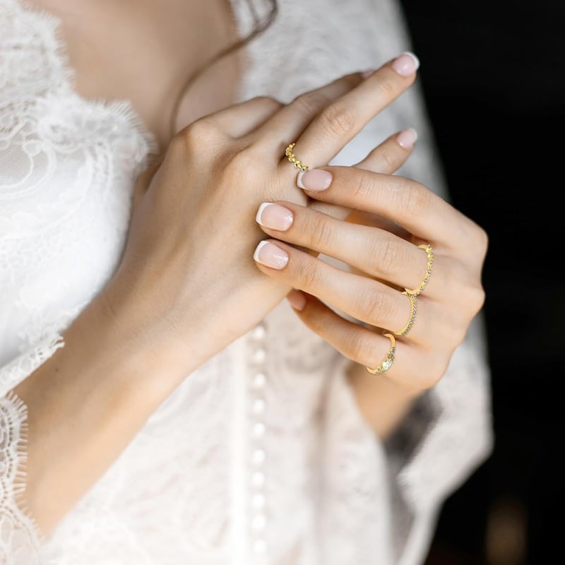 DIVINA VITAE 4 db Egymásra Rakható Női Gyűrű Szett, 18K Arany Bevonattal, Cirkónia Kövekkel, Elegáns Hipoallergén Vékony Gyűrűk, Réz Alapany